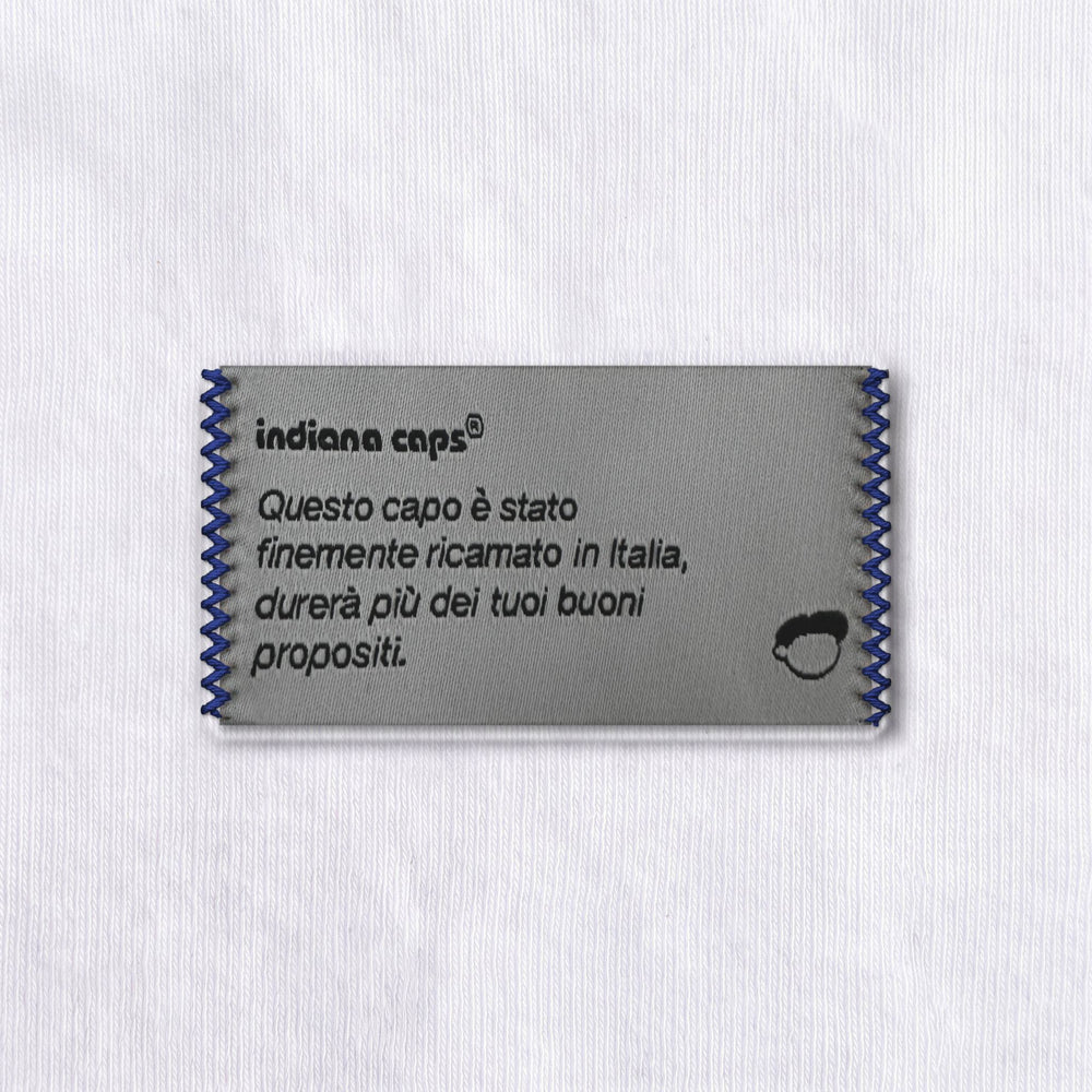 T-Shirt Oversize "J'adore stare a casa" bianco - zoom etichetta