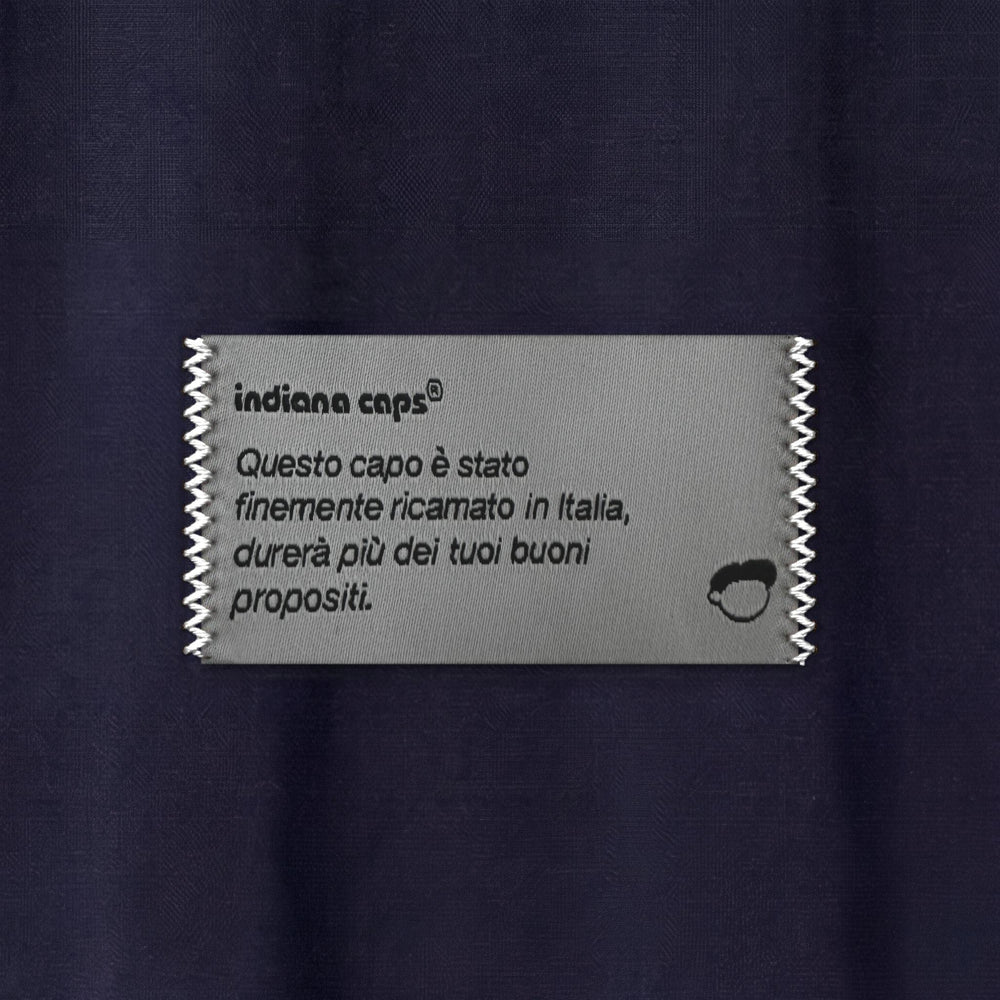 T-Shirt Oversize "I'm not your Therapist" blu - zoom etichetta