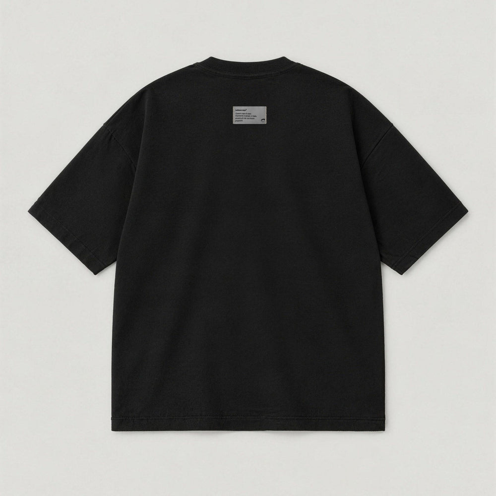 T-Shirt Oversize "J'adore stare a casa" nero - flatlay retro