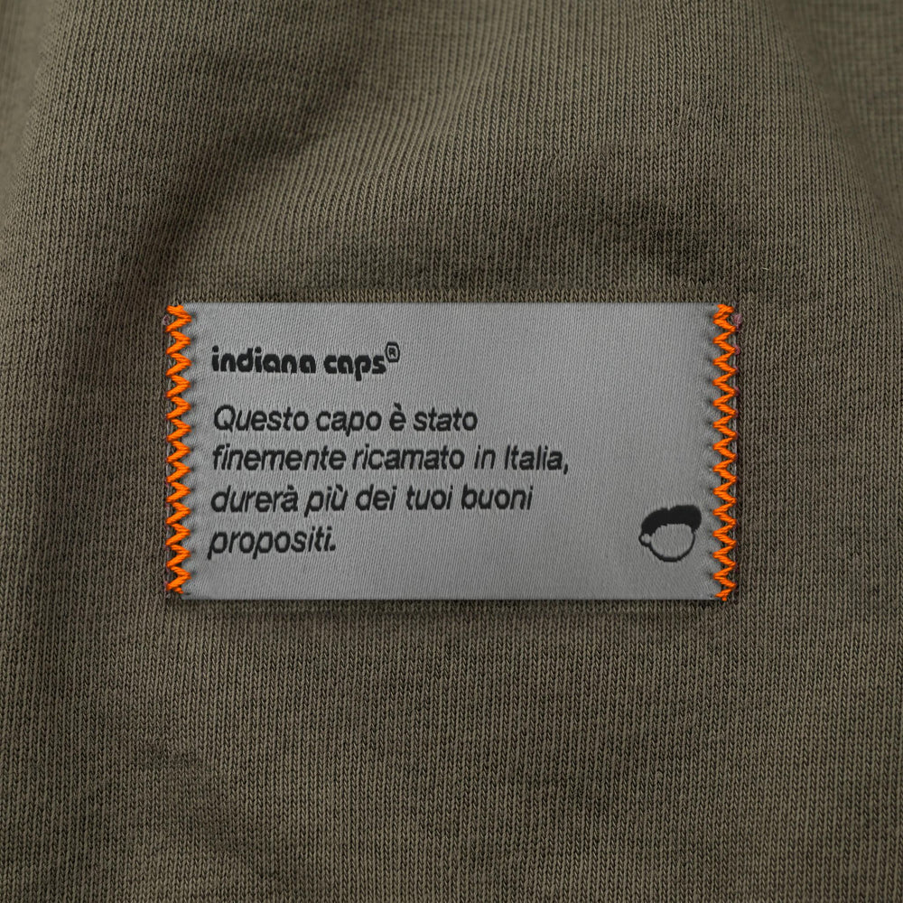 T-Shirt Oversize "I'm not your Therapist" verde - zoom etichetta